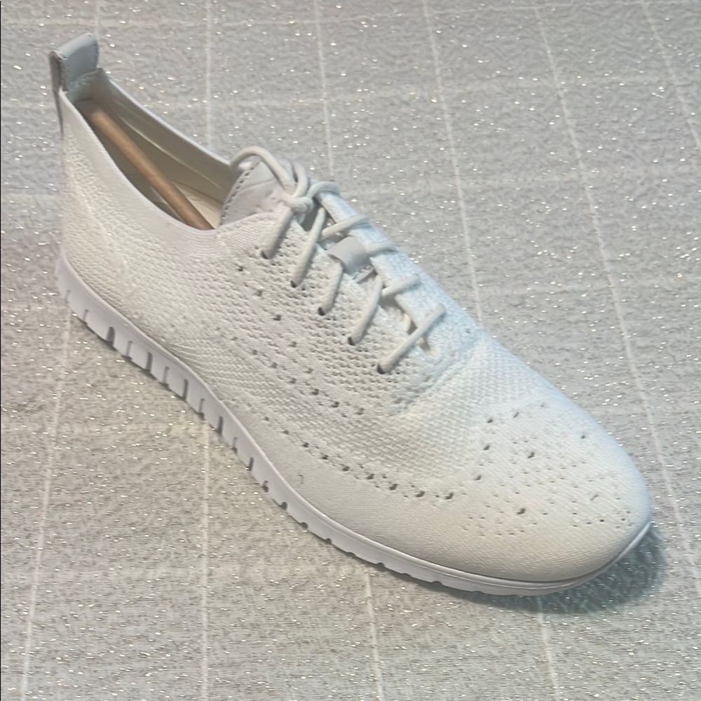 Cole Haan White ZEROGRAND ST OX size 10B, never work w/box and original fillings